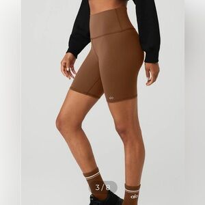 ALO Yoga high  waist 7” biker shorts  
Size xs brown sugar